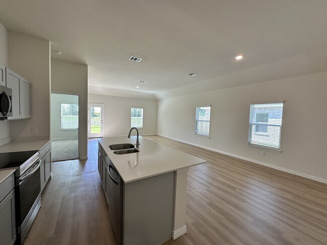 Building Photo - 1817 Aleia Cv