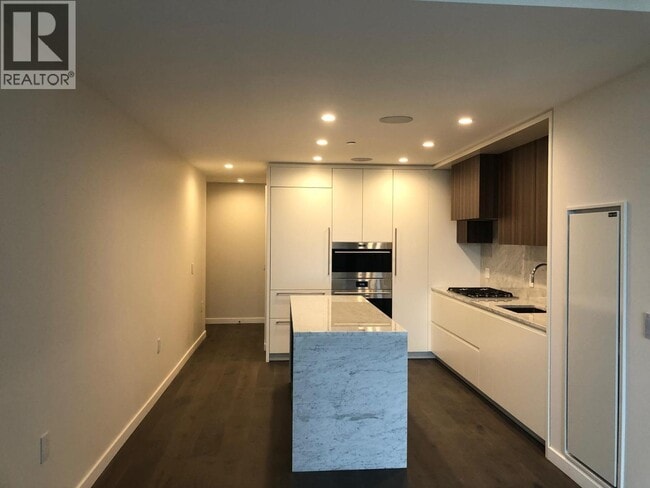 Building Photo - 7418 Paulson St