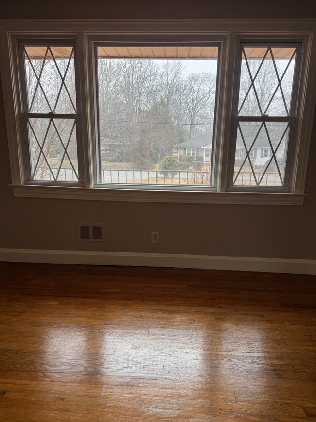 Foto del edificio - 230 Elaine Ave