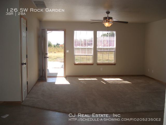 Foto del edificio - 126 SE Rock Garden Ln