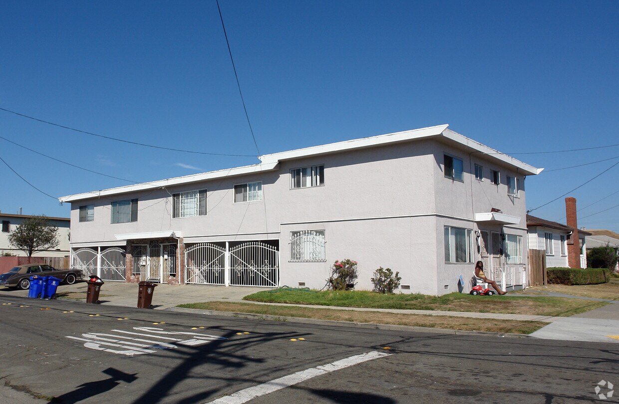Primary Photo - 161 Marina Way
