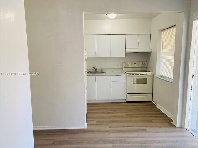 Building Photo - 691 NE 86th St