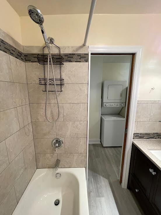 Bathroom - 4003 W North B St