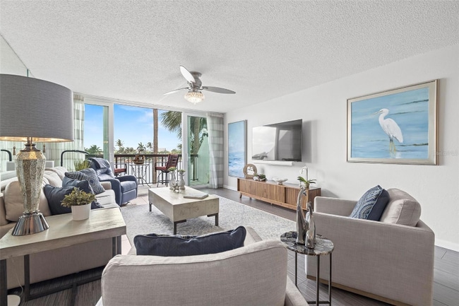 Foto del edificio - 9495 Blind Pass Rd