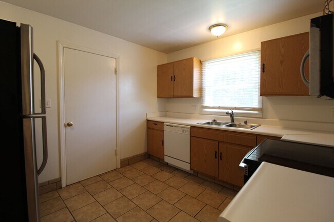 Foto del edificio - 2 Bedroom 1 Bath Home in Overland Park Kansas