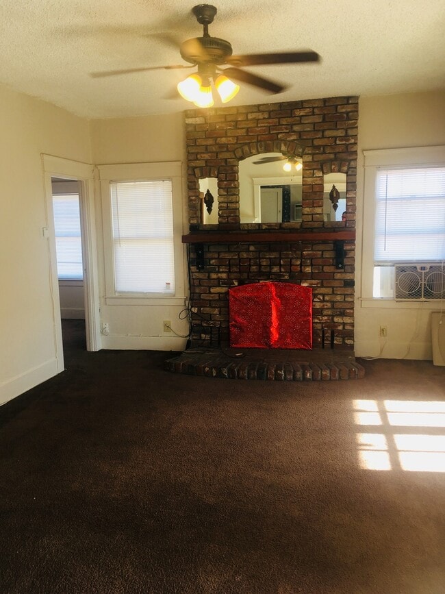 Foto del edificio - 2-Story Country home!