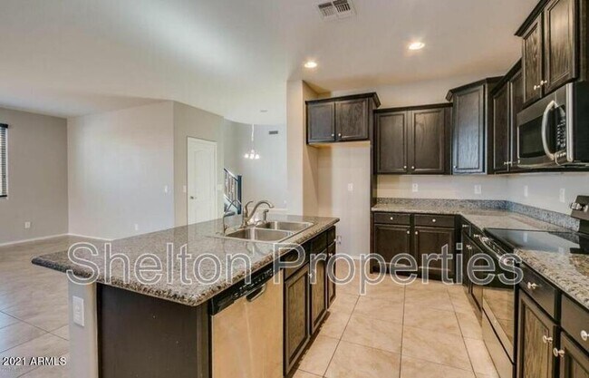 Foto del edificio - 3831 S 185th Ln