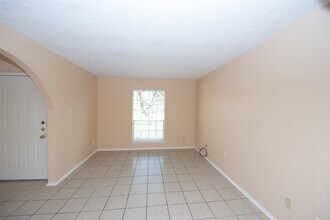 Building Photo - 4843 Beechaven St