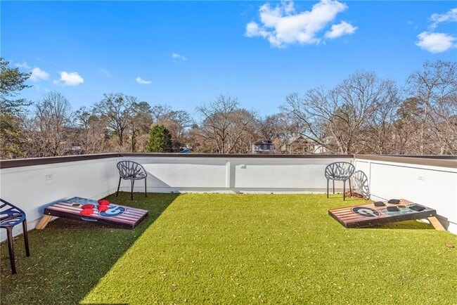 Building Photo - 2424 Memorial Dr SE