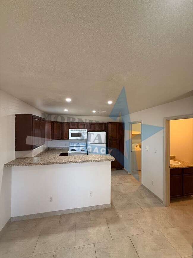 Foto del edificio - 2-Bedroom Townhome Apartment - Available Now!