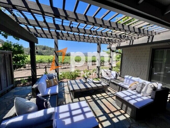 Foto del edificio - 6950 Yount St