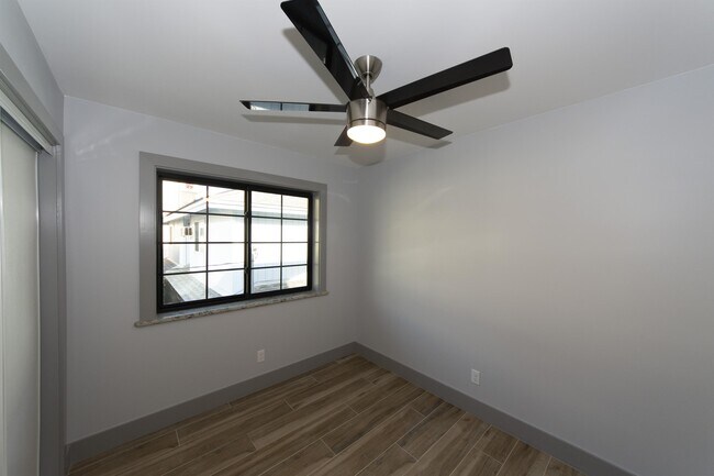 Building Photo - 827 Alder St