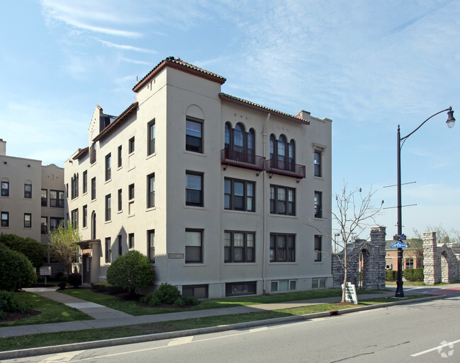 University Court Apartment - Apartments In Buffalo, NY | Apartments.com