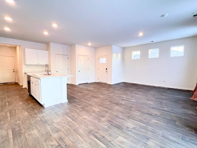 Foto del edificio - 6308 Juniper Dr