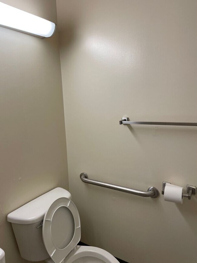 Foto del edificio - Cute 1 Bedroom Apartment in Senior Building