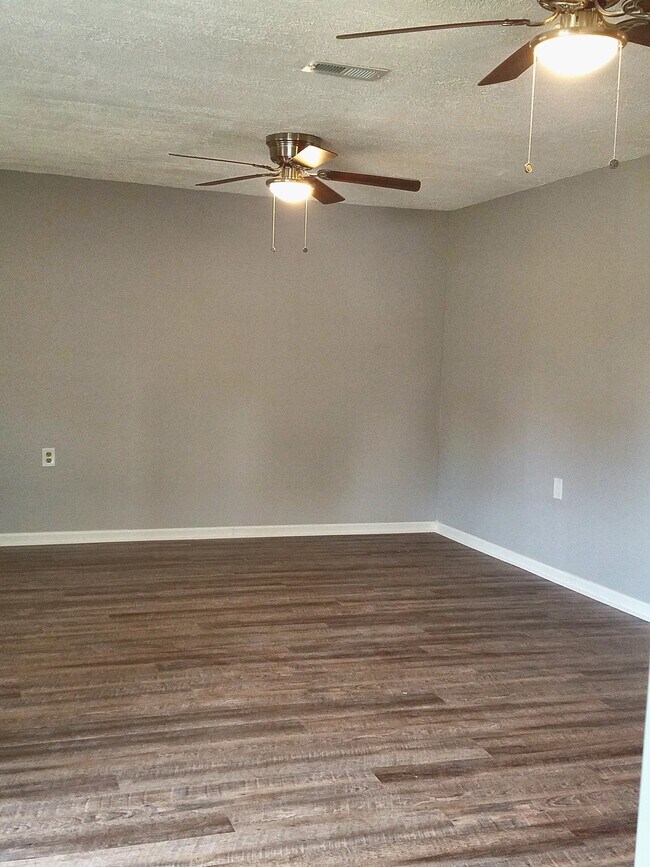 Sala de estar - 317 Burnett Station Rd