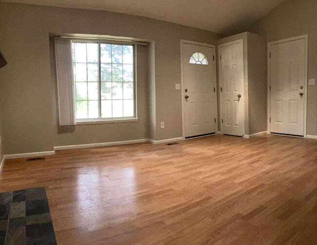 Building Photo - Charming 3 Bed, 2 Bath Littleton Home in a...