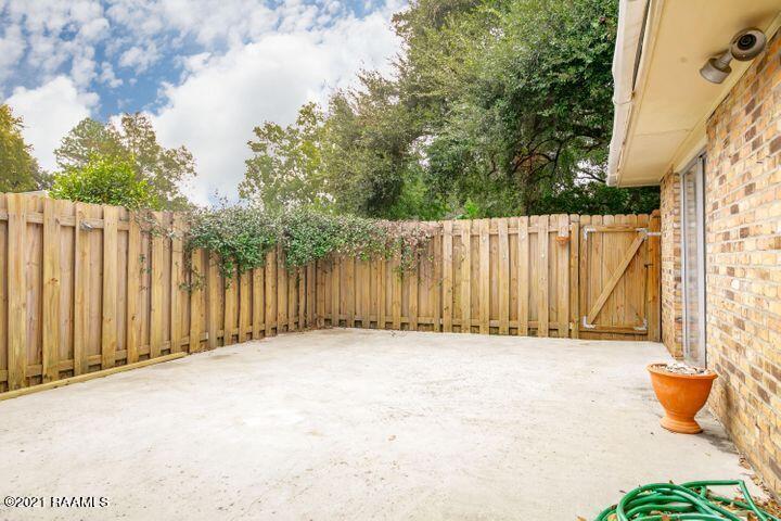 Building Photo - 99 Karolwood Dr