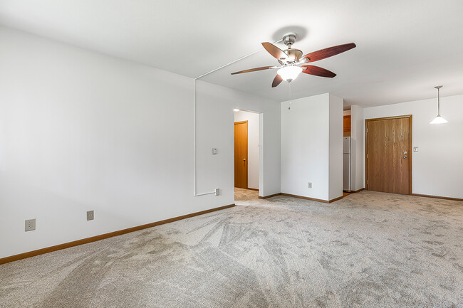 Building Photo - Hickman Hill Apartments HEAT & WATER INCLUDED