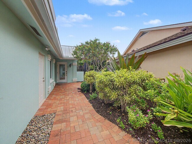 Building Photo - 303 Leeward Dr