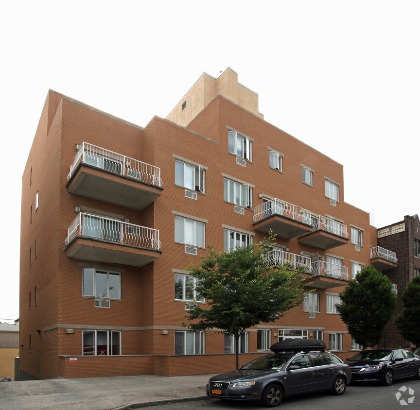 Building Photo - 1569 W 7th St