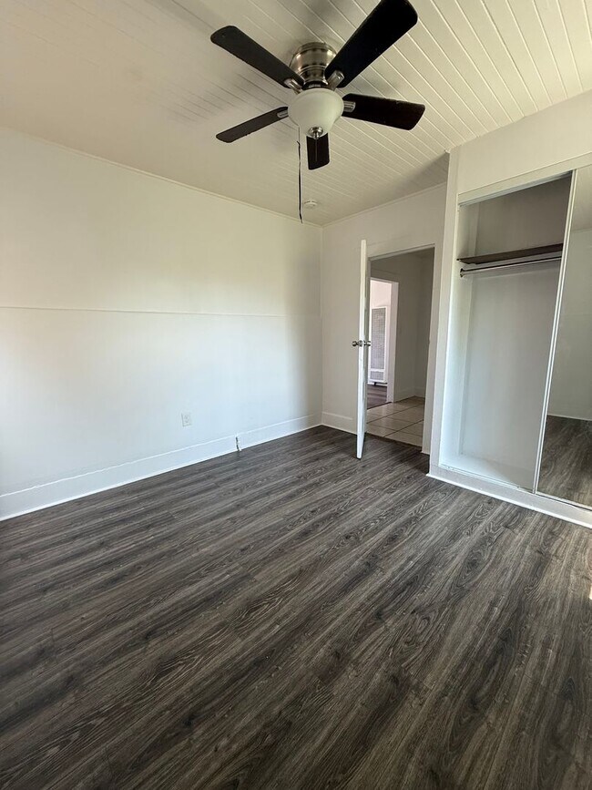 Foto del edificio - 7400 Roseberry Ave