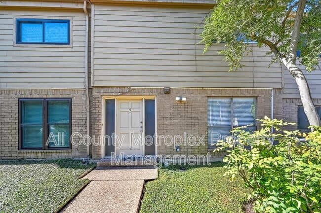 Building Photo - 7031 Holly Hill Dr