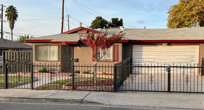 Building Photo - 3551 E McKinley Ave