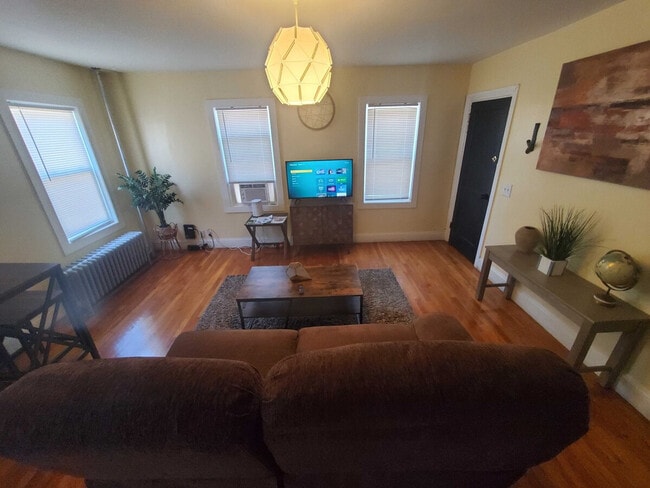 Building Photo - 132 Wesleyan Ave