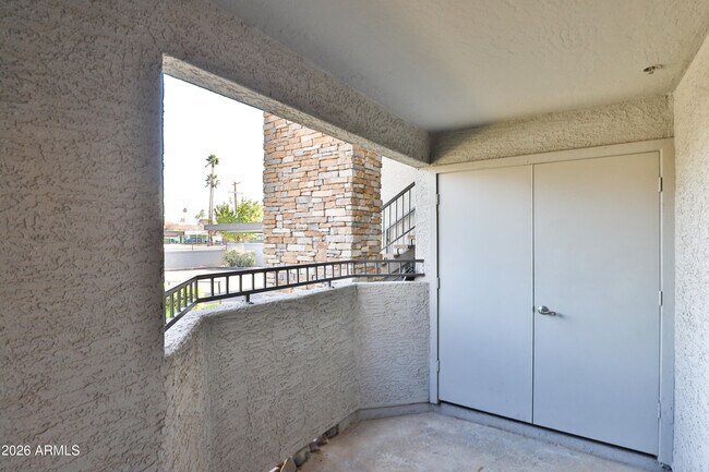 Foto del edificio - 2025 E Campbell Ave