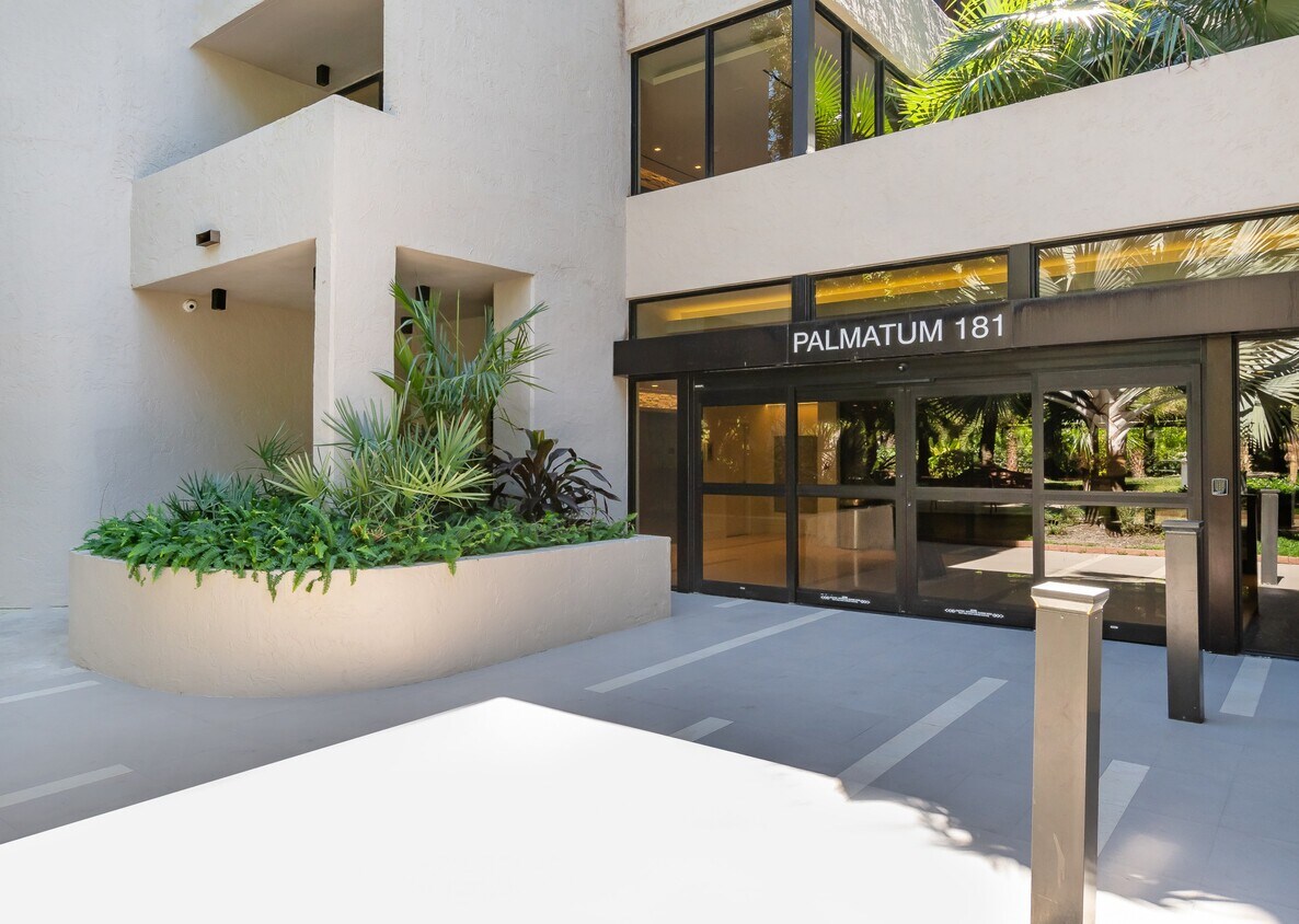 Foto principal - 181 Crandon Blvd