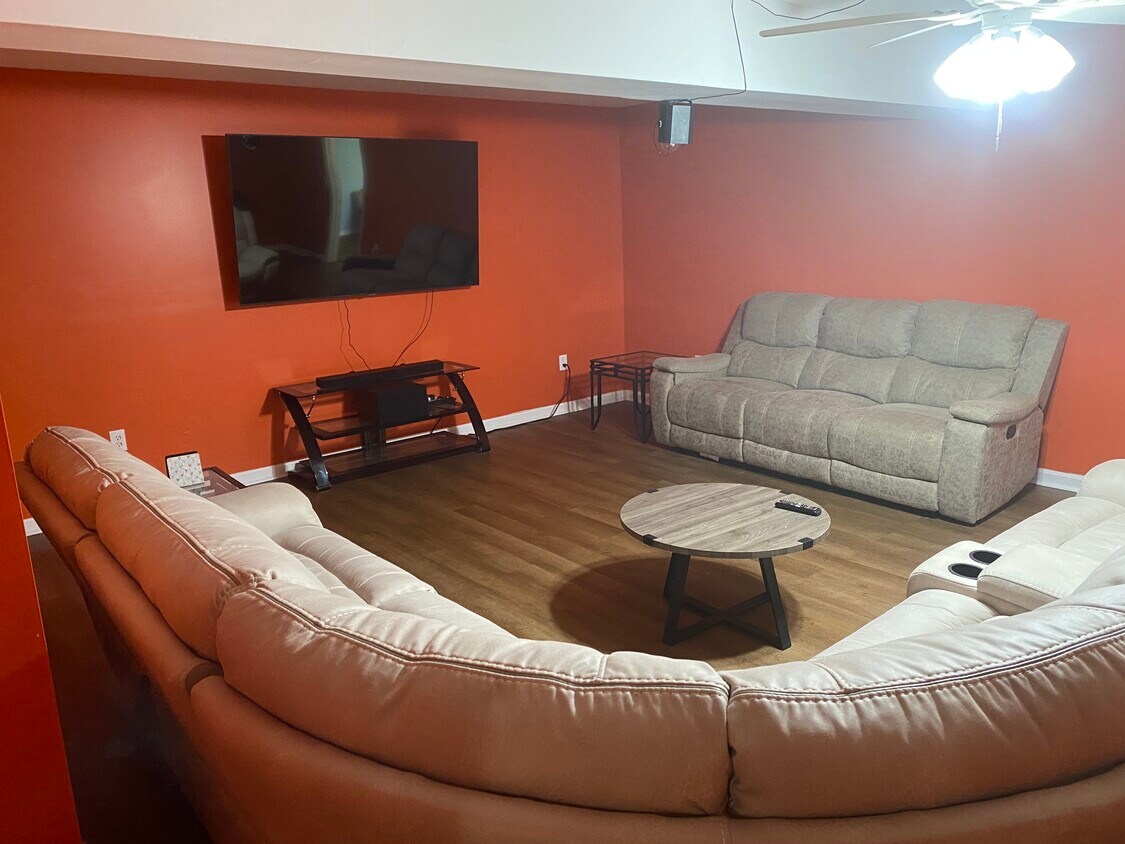 LIVING SPACE - 31 Ruland Dr