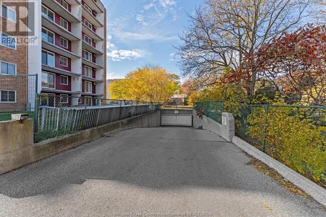 Building Photo - 120 Pickering Dr
