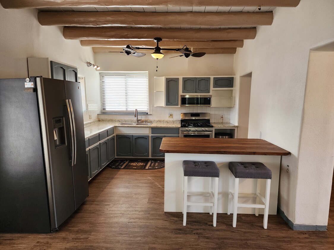 Kitchen - 460 S Bosque Loop