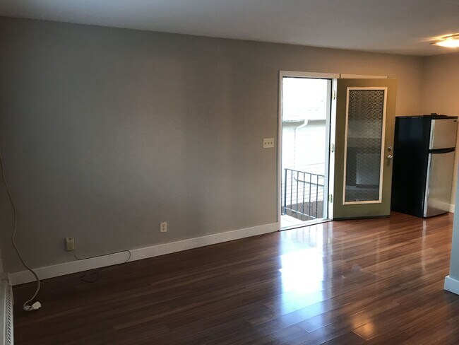 Building Photo - 1006 Randolph Ave