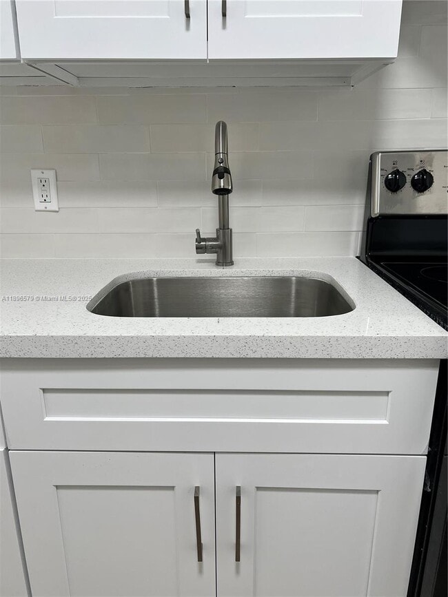 Foto del edificio - 2588 NE 182nd Terrace