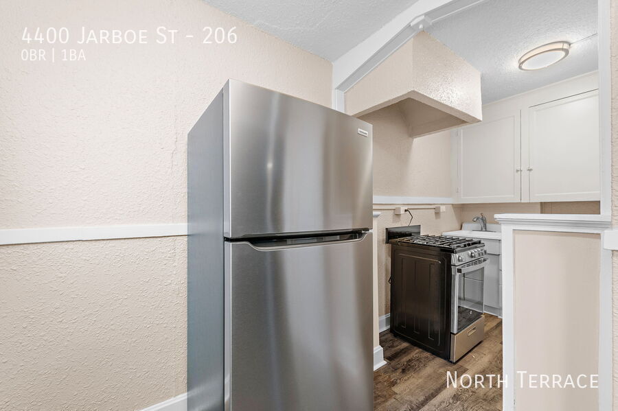 Primary Photo - Cute, Spacious Studio Close to the Plaza