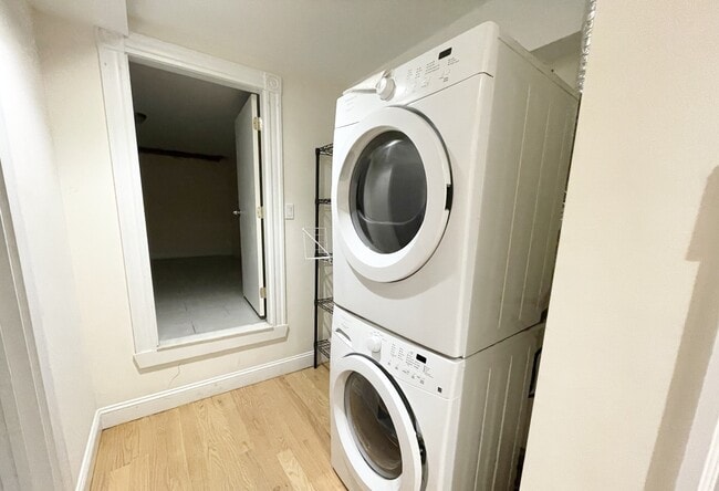 Building Photo - 98 L St