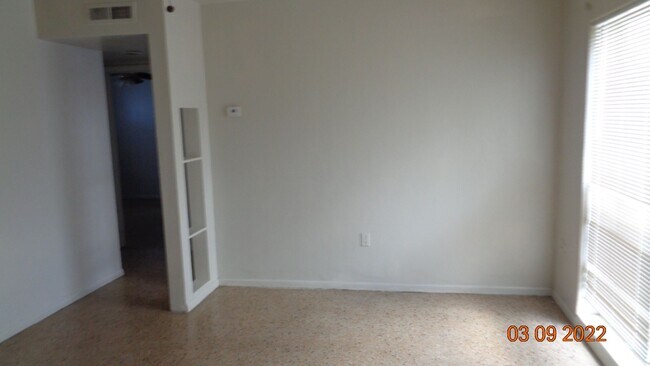 Building Photo - 5227 Tangerine Dr