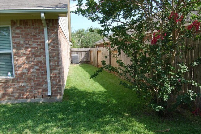 Foto del edificio - 7526 Trail Hollow