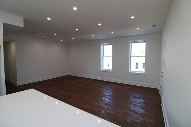 Foto del edificio - 1440 N Milwaukee Ave