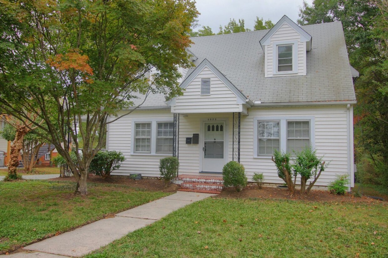 Primary Photo - Charming 2 Bedroom Duplex in Lakewood!