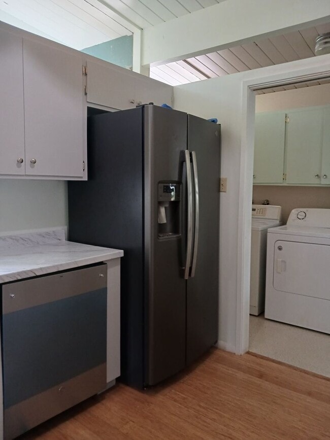 Building Photo - Duplex for RENT!