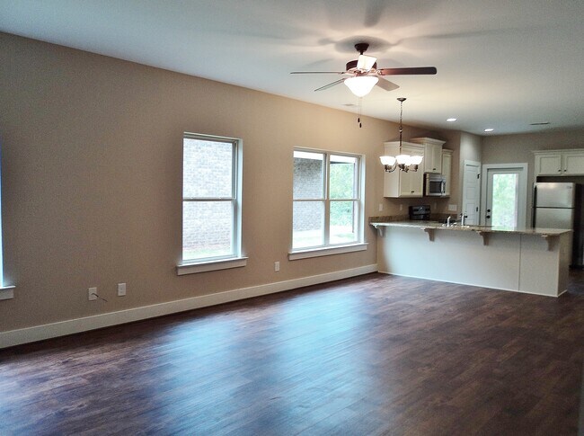 Building Photo - Home for Rent in Lake Cyrus... Available t...