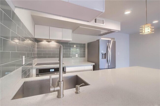 Foto del edificio - 3110 Red River St