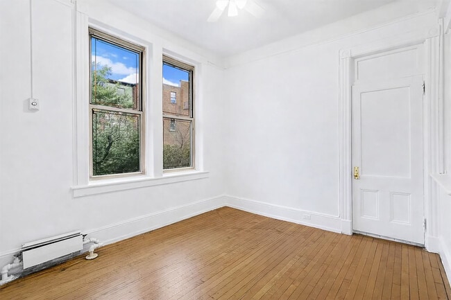 Building Photo - 331 W 19th St