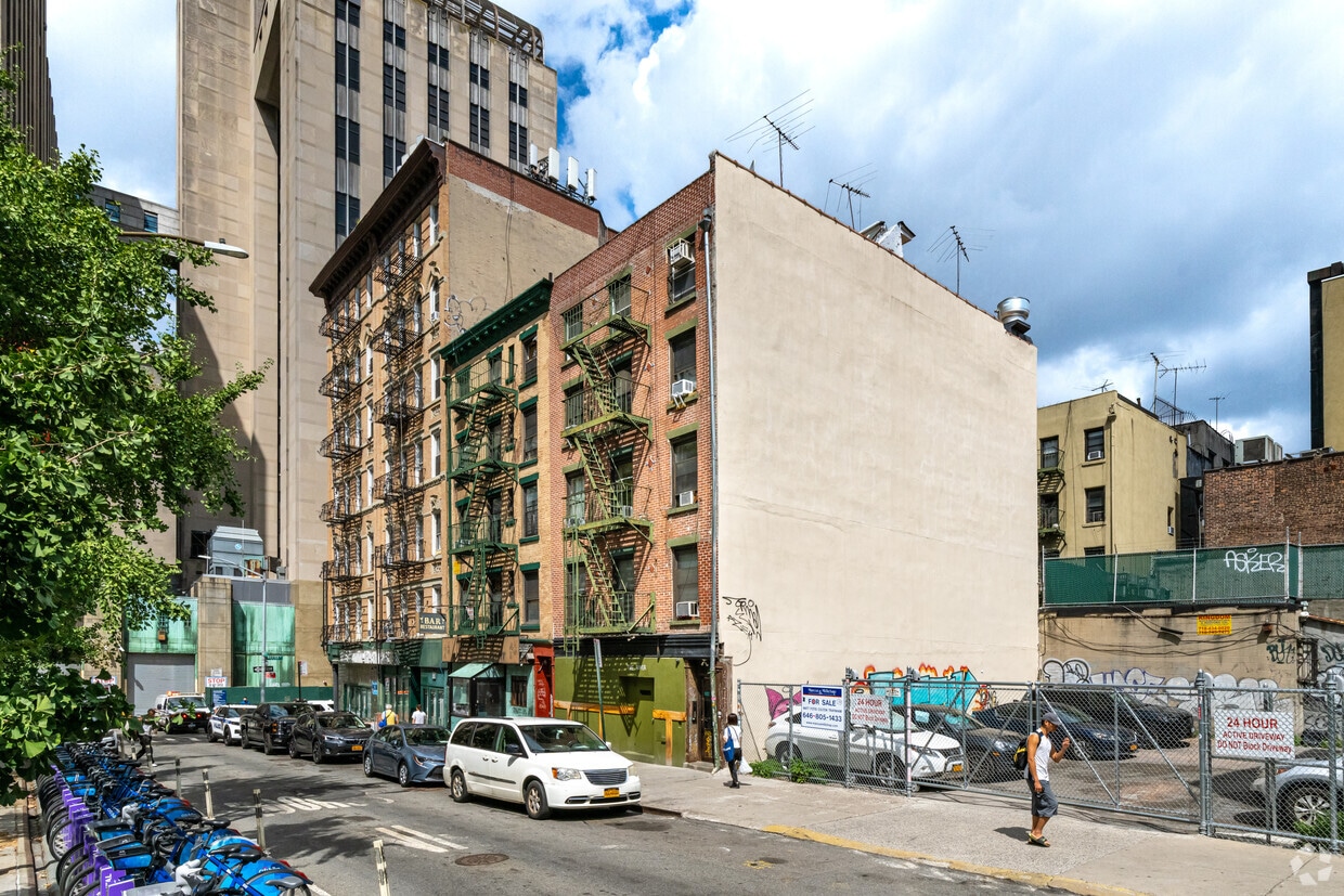 Primary Photo - 102 Bayard St