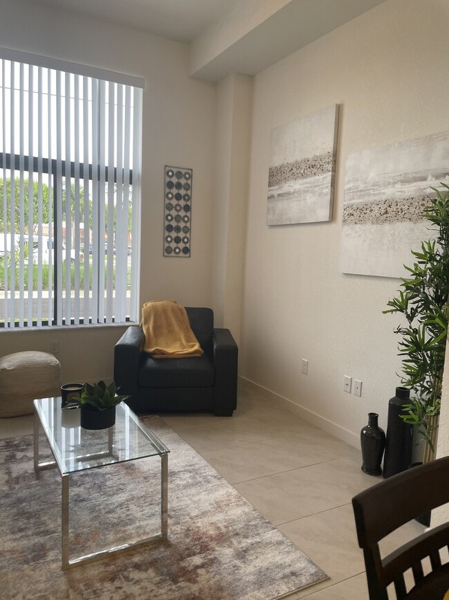 Building Photo - Fair Oaks