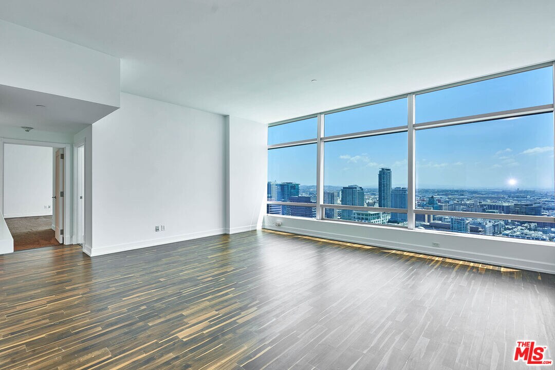 Foto principal - 900 W Olympic Blvd