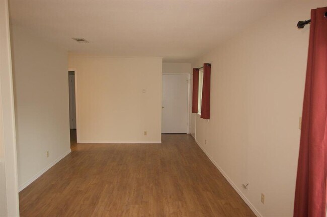 Foto del edificio - 6420 S 1st St